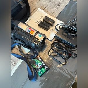 Sony handycam CCD-TRV75 Hi8 XR camcorder working with accessories